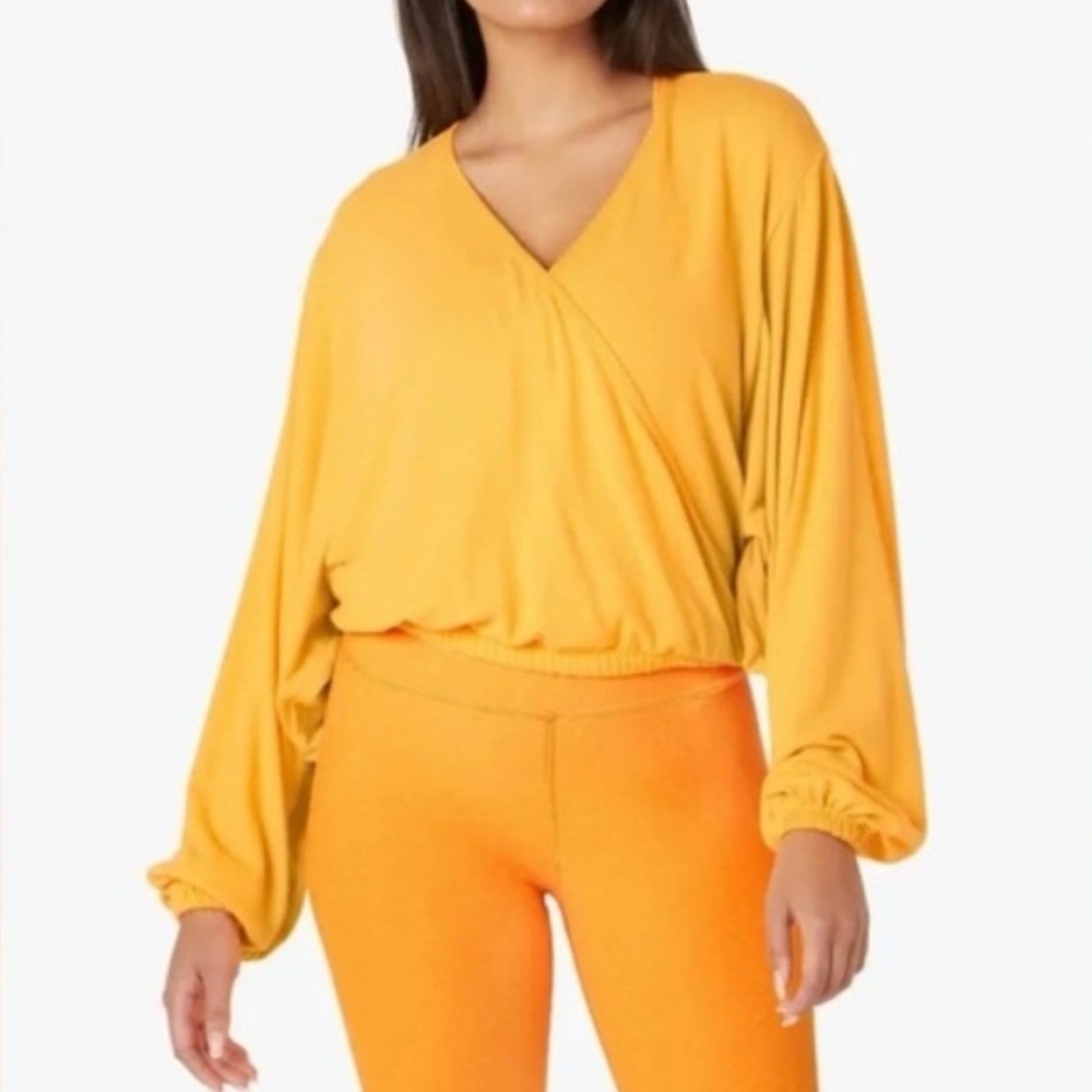 Beyond Yoga Wrapped Up Pullover Top Womens Size Medium Light Mango Shirt New NWT